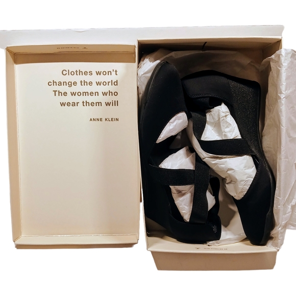 ANNE KLEIN 9-1/2 M IFLEX BLACK FABRIC WEDGE SANDALS - Picture 2 of 16